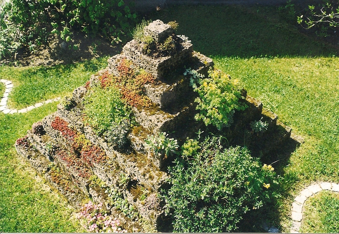 Angelo Gensmantel Gartenkunst Werkname Maya